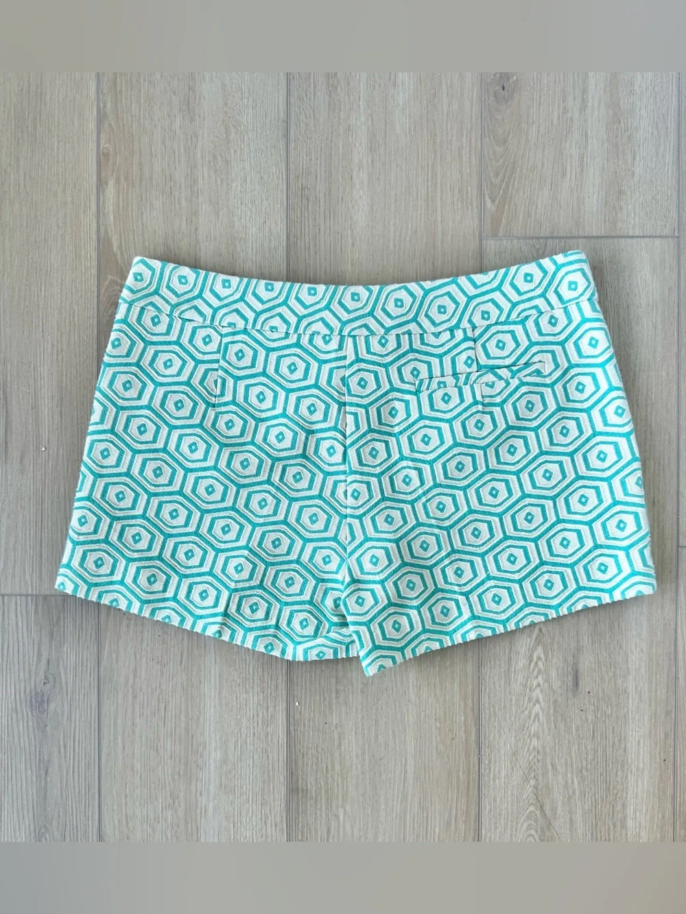 Trina Turk Aqua Geometric Jacquard Tailored Shorts Size 8 EUC Coastal Preppy